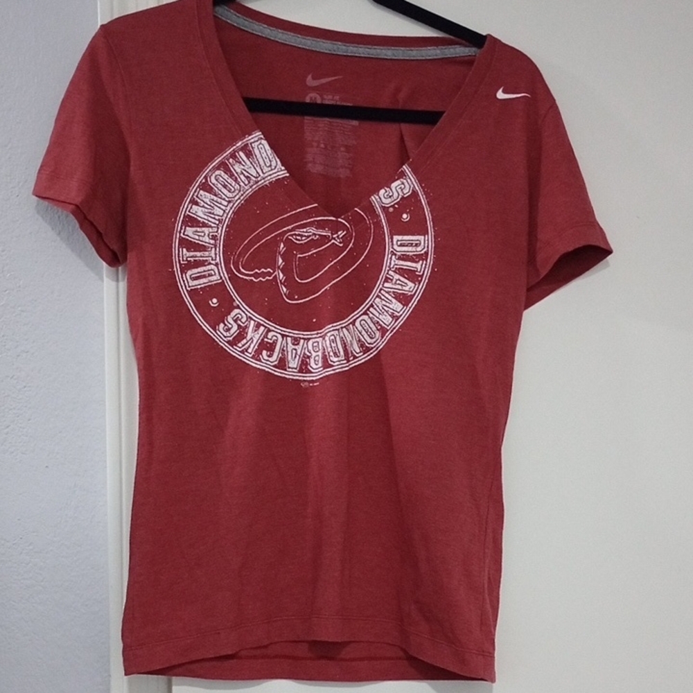 Nike Women's Red Arizona Diamondbacks Short Sleeve Tee V-Neck Graphic Slim Fit